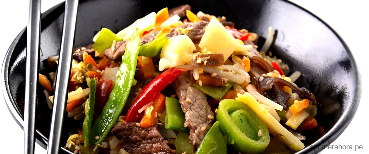 Delicioso wok de carne: una explosión de sabores