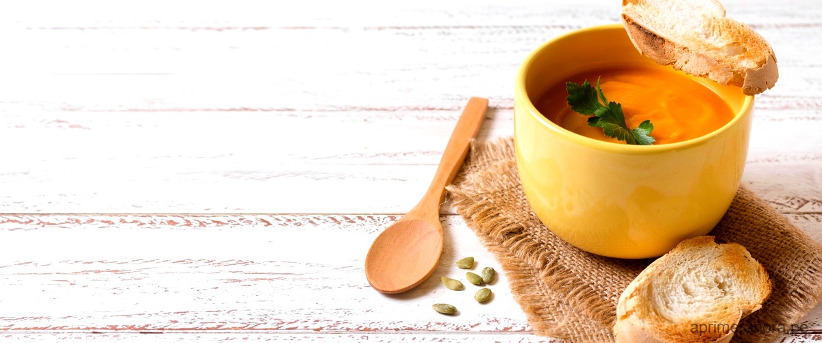 Prepara una exquisita sopa a la minuta con tomate